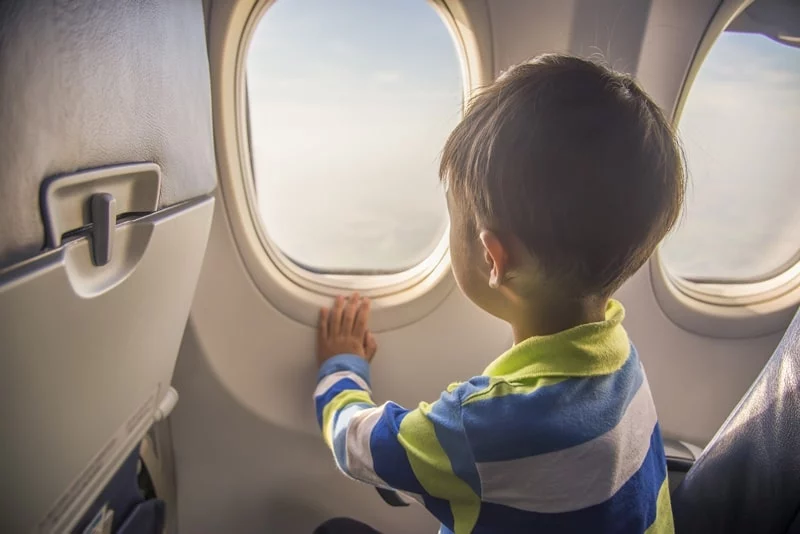 Child-on-a-plane-resized-min