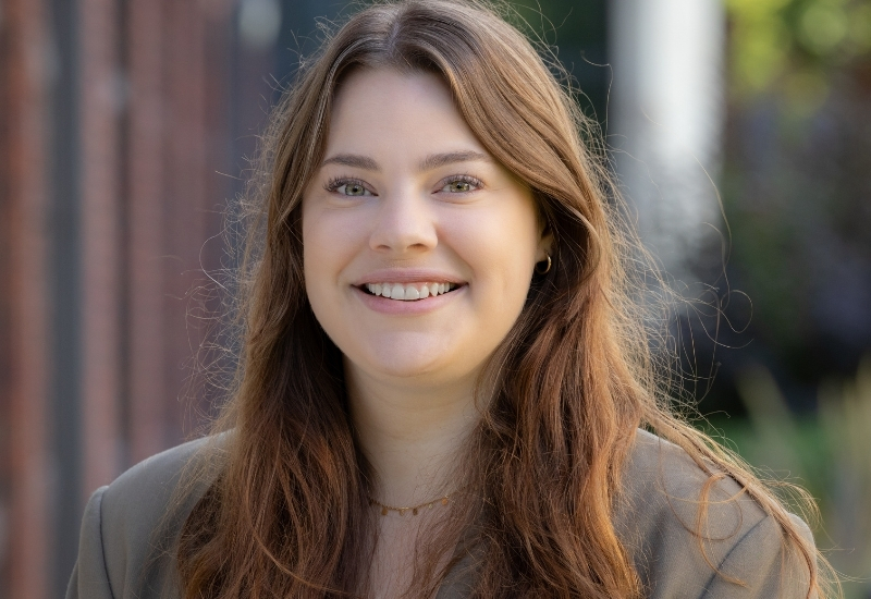 Portrait photo of Beth Puckett