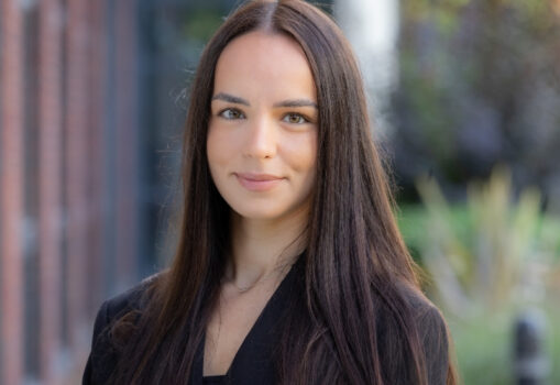 Portrait photo of Pinar Ulupinar